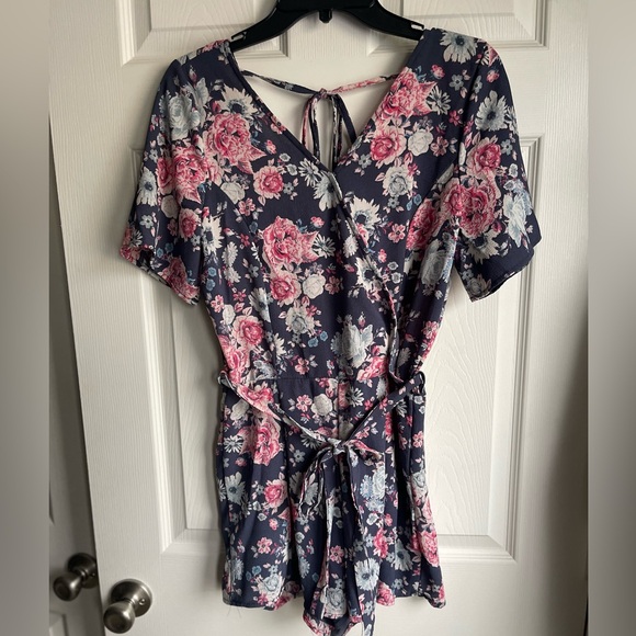 Floral Romper - Picture 2 of 4